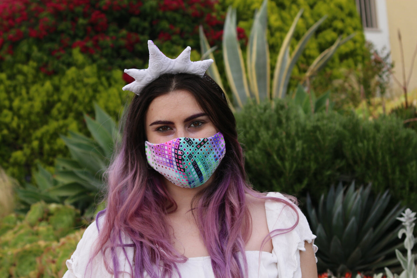 Reversible Crown with Buttons