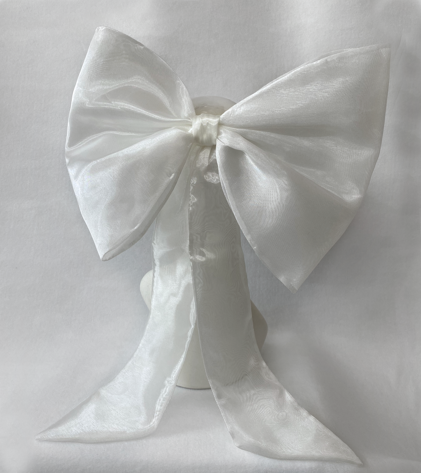 Veilied Dramatic Bow