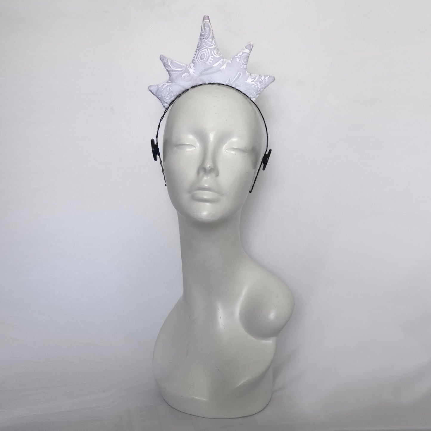 Reversible Crown with Buttons